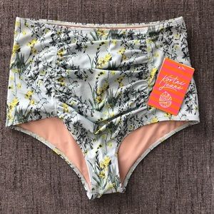 🍩SOLD🍩 Kortni Jeane med wildflowers bottoms